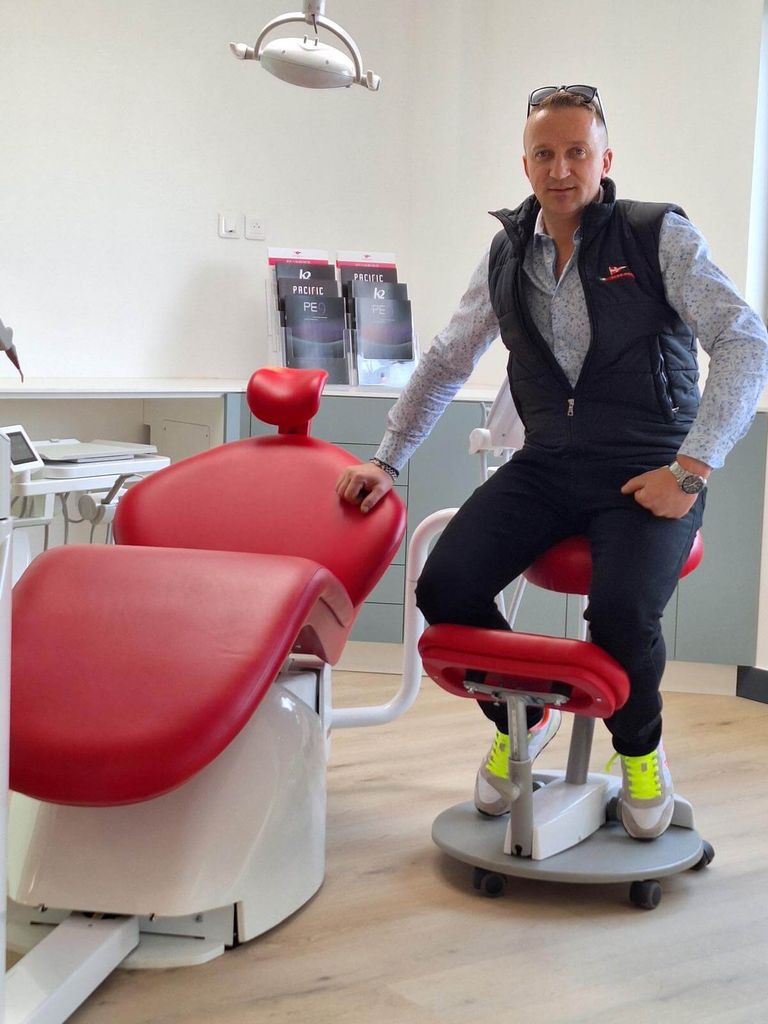 Costel Brahariu tecnico odontoiatrico qualificato nello studio dentistico
